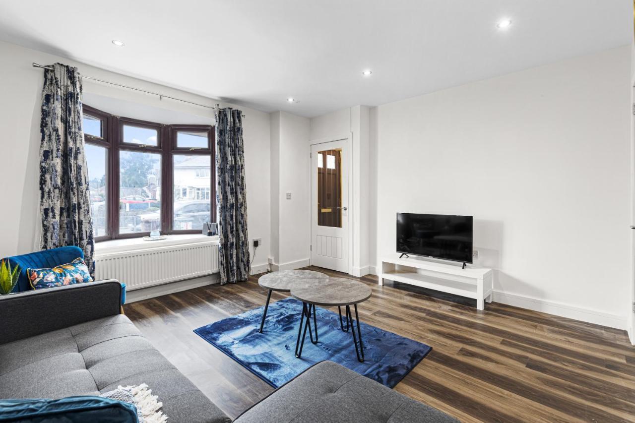Walsall - 4 Bedroom House, Wi-Fi, Garden , Sleeps 8 - Jrr Stays Bescot Dış mekan fotoğraf
