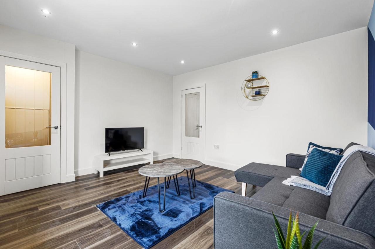 Walsall - 4 Bedroom House, Wi-Fi, Garden , Sleeps 8 - Jrr Stays Bescot Dış mekan fotoğraf