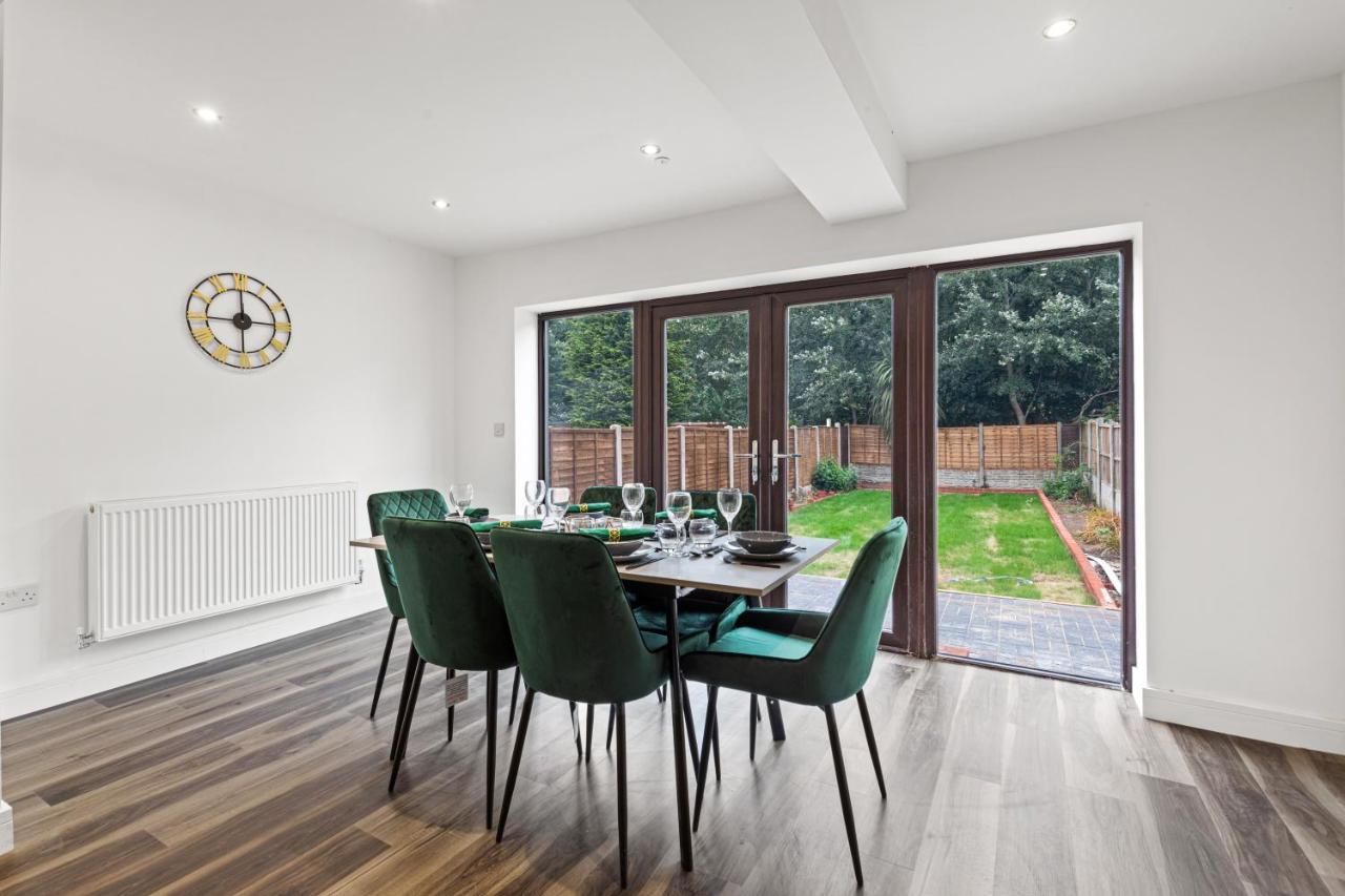 Walsall - 4 Bedroom House, Wi-Fi, Garden , Sleeps 8 - Jrr Stays Bescot Dış mekan fotoğraf