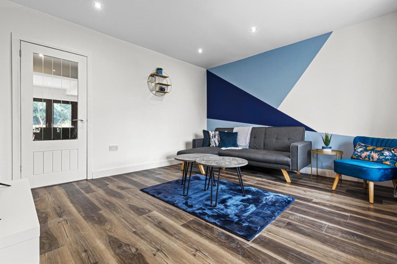 Walsall - 4 Bedroom House, Wi-Fi, Garden , Sleeps 8 - Jrr Stays Bescot Dış mekan fotoğraf