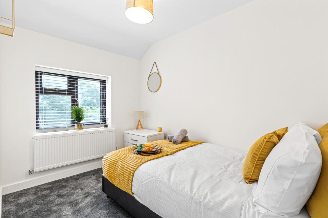 Walsall - 4 Bedroom House, Wi-Fi, Garden , Sleeps 8 - Jrr Stays Bescot Dış mekan fotoğraf