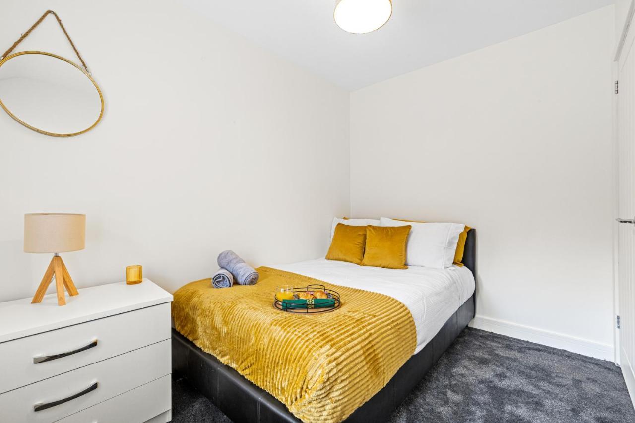 Walsall - 4 Bedroom House, Wi-Fi, Garden , Sleeps 8 - Jrr Stays Bescot Dış mekan fotoğraf